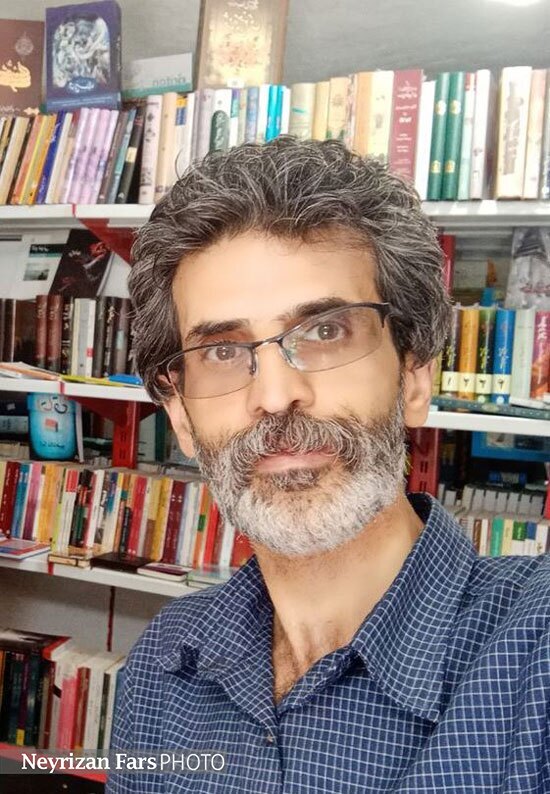 کنارِ سینیِ چایِ تو اصلاً قند لازم نیست