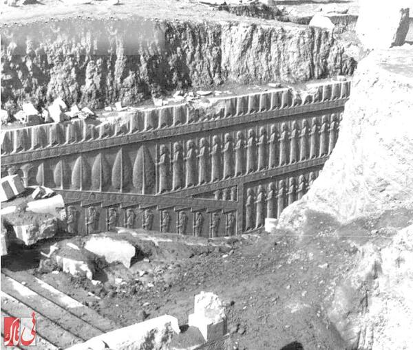 عکسی فوق‌العاده از پارسه (تخت جمشید) هنگام بیرون آمدن از زیر خاک بعد از ٢۵ قرن