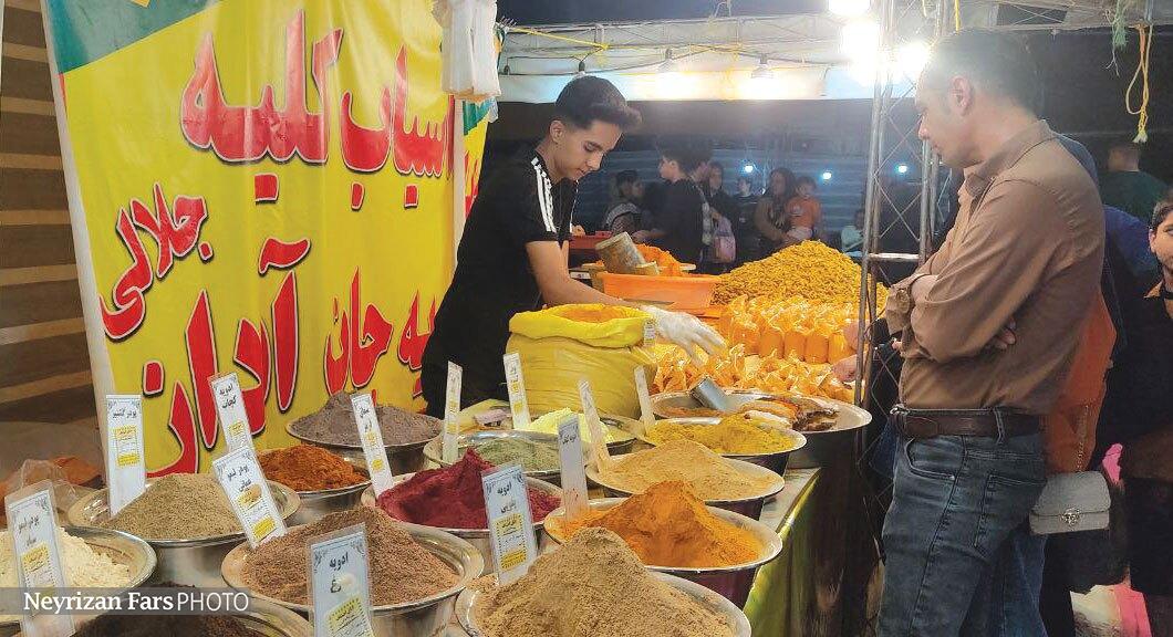 پشت و روی صحنه نمایشگاه عرضه کالا