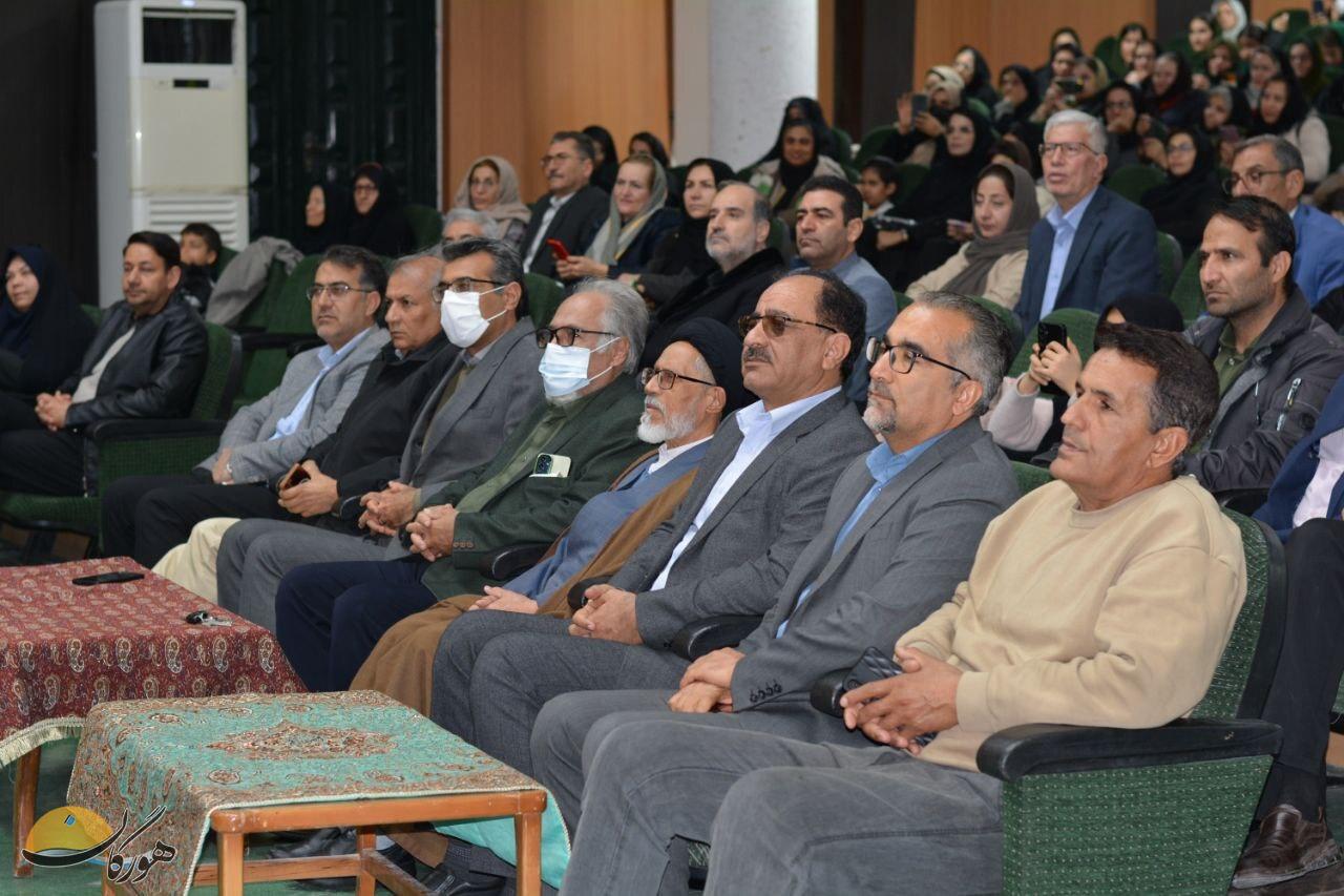 زنده عشق، روایت معلمی که نامش ماندگار شد