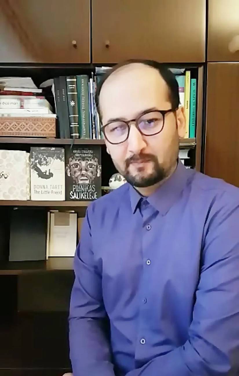 نداند که ایران نه مشتی گِل است