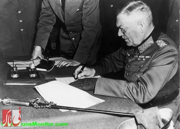8 می 1945: مارشال ویلهلم کایتل تسلیم بی قید و شرط آلمان نازی را در نزدیکی برلین امضا کرد.