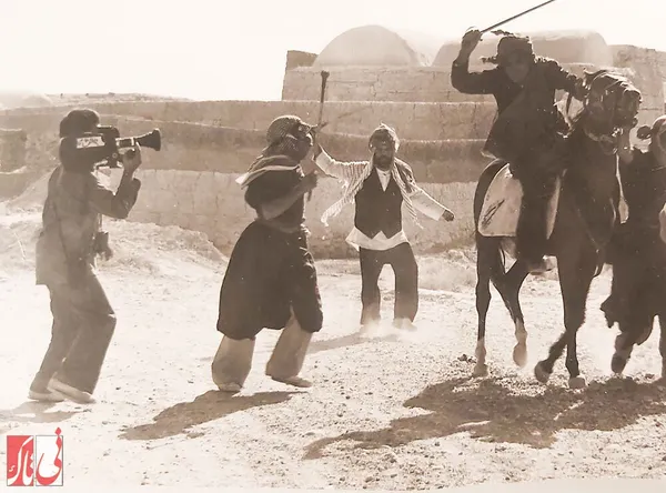 پشت صحنه  فیلم سینمایی علمدار

سیداشرف طباطبایی مشغول فیلمبرداری/ سال: 1359/این فیلم  موفق به کسب دیپلم افتخار بهترین فیلمبرداری در جشنواره بین&zwnj;المللی فجر شد.