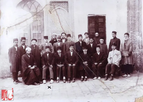 قاضی زین&zwnj;العابدین خان نی&zwnj;ریزی در جمع کارکنان و قضات دادگستری قزوین / حدود سالهای 1305تا 1308خورشیدی 