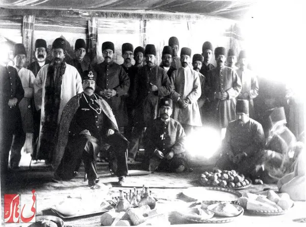 با جمعی از درباریان در روز &laquo;آشپزان&raquo; در سرخه حصار
