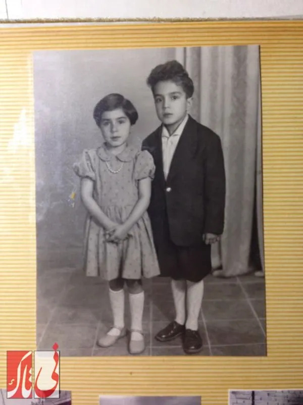 با خواهرم پروانه در سن پنج سالگی 